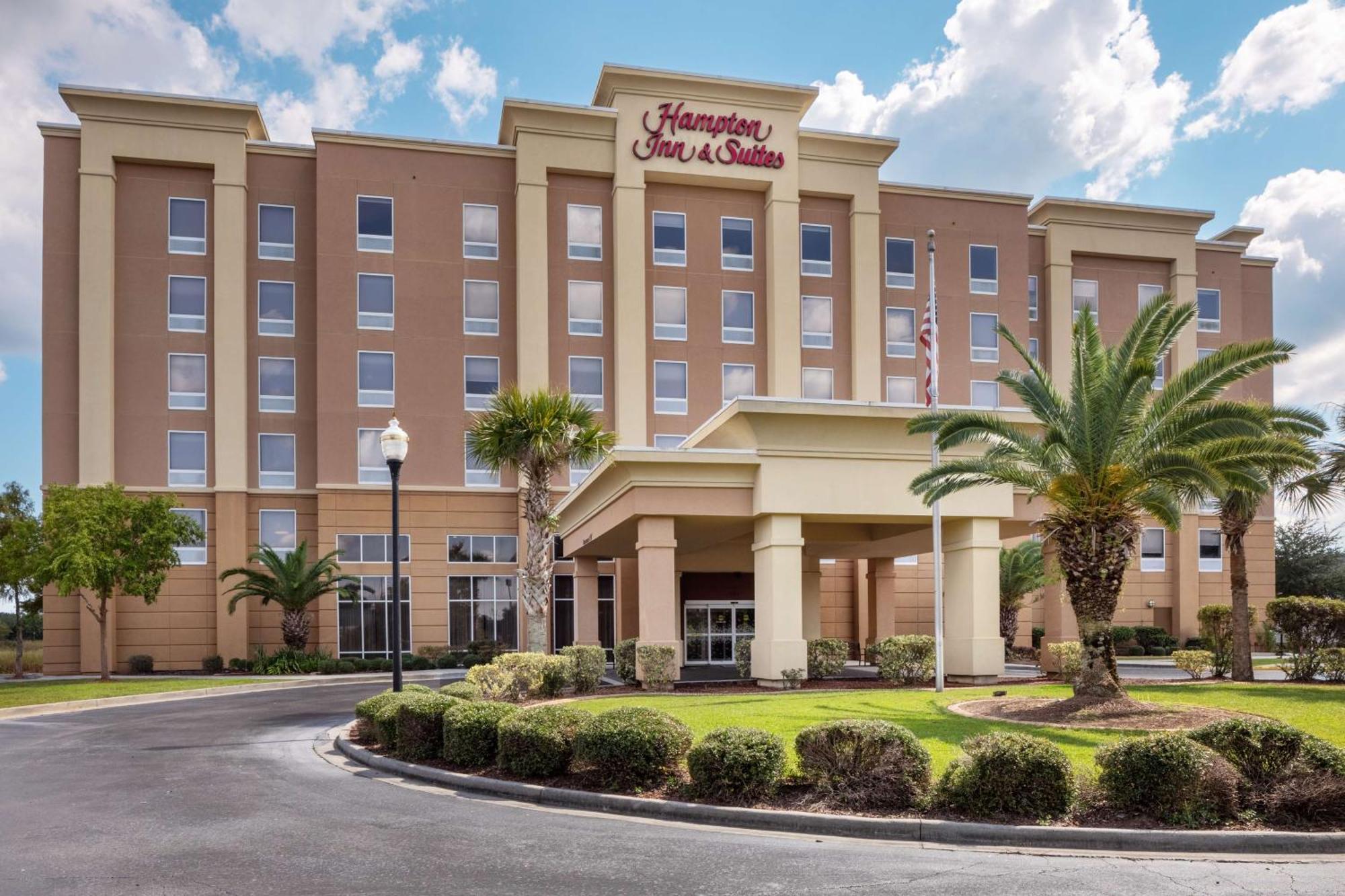 Hampton & Savannah - I-95 South - Gateway Hotel